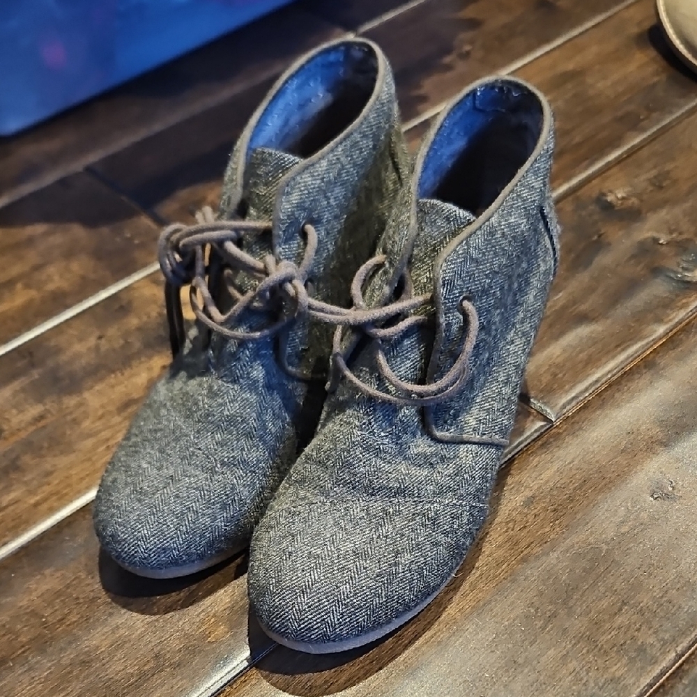 Stylish Gray Women's Ankle Boots